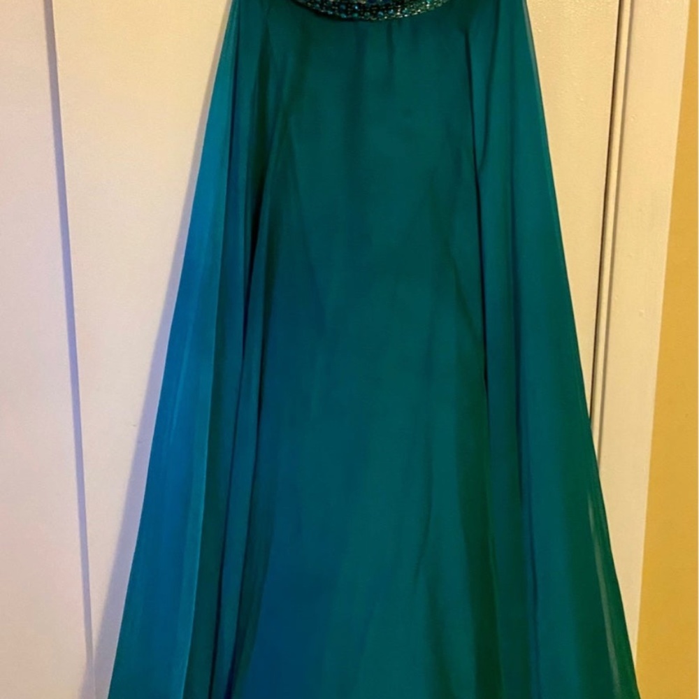 Dress - Picture 2 of 9